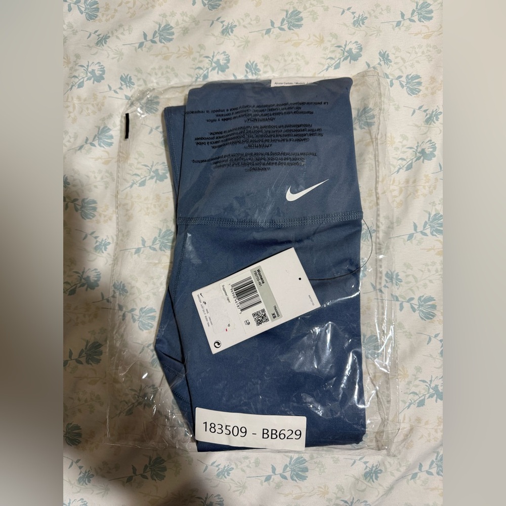 Nike Women's Therma-FIT Leggings Blue XS - Picture 4 of 5